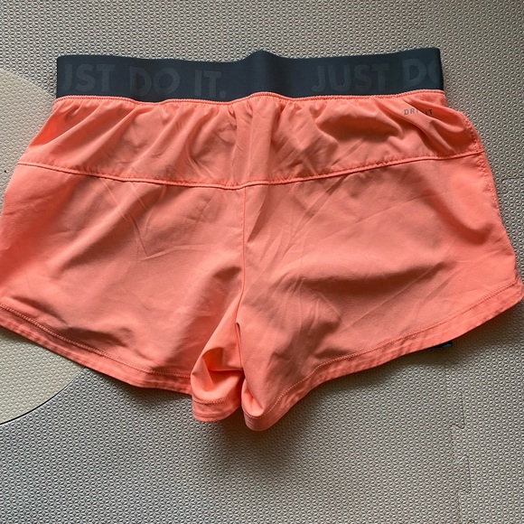 Nike dry-fit shorts with compression lining S - Picture 2 of 3